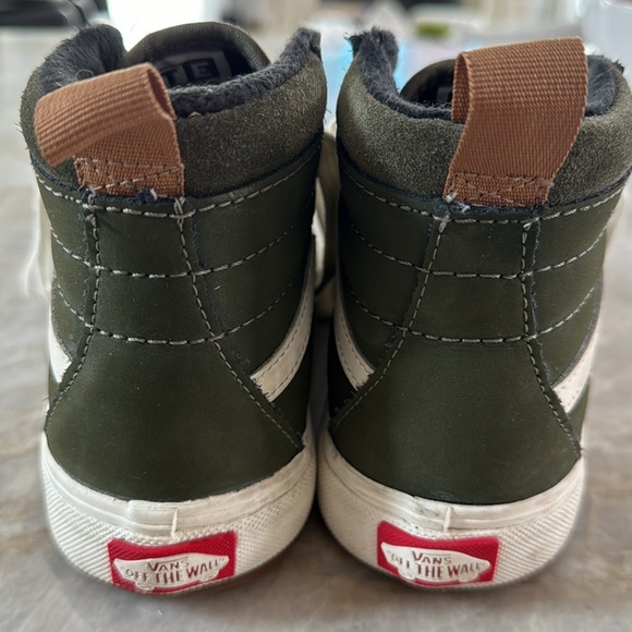 Kids Size 2.5 Vans Skeakers SK8-Hi MTE-1 green - Picture 4 of 7
